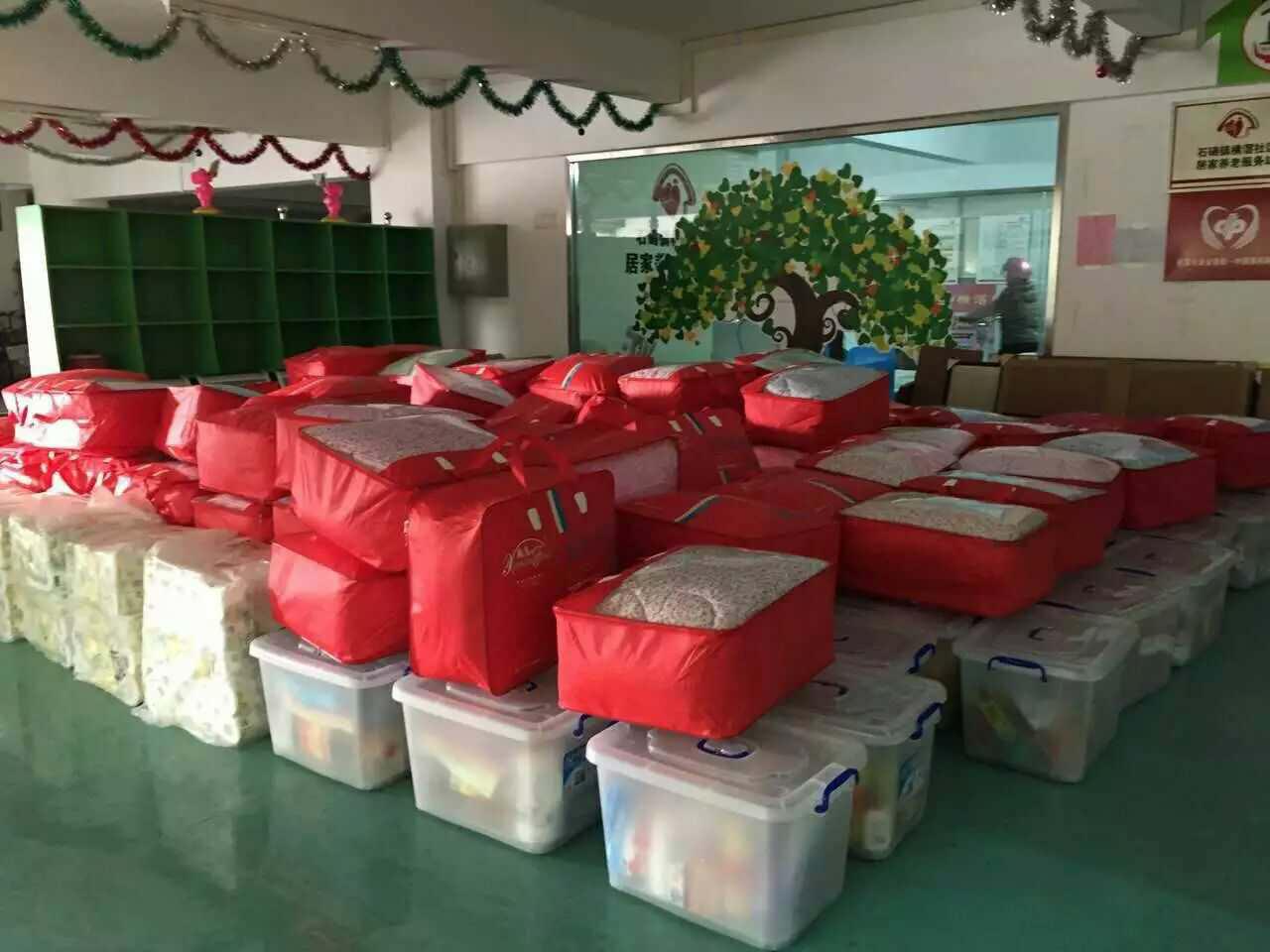 索拉润滑油参与百善,物品已放好