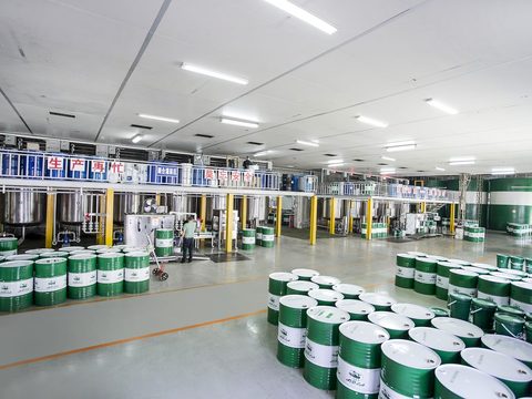 索拉润滑油生产车间实拍